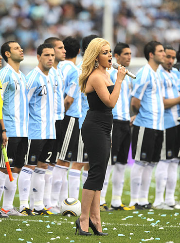 Welsh meezzo-soprano Katherine Jenkins sings the Canadian anthem before the friendly tie between Argentina and Canada