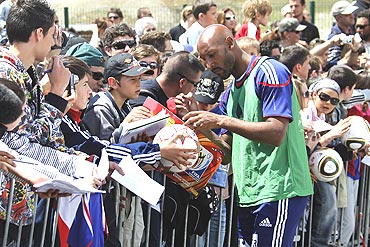 French striker Nicolas Anelka signs autographs after a training session in the French Alps resort of Tignes