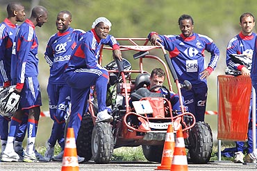 French players prepare to compete in a dune buggy race