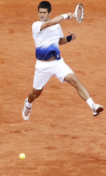 Novak Djokovic returns to Victor Hanescu