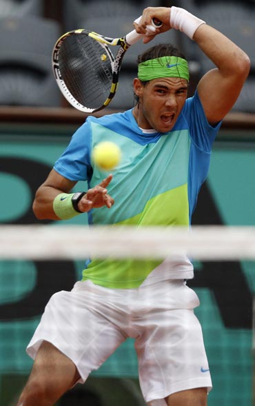 Rafa Nadal returns the ball to Lleyton Hewitt