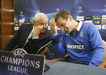 Rangers' Lee McCulloch and team manager Walter Smith (left) joke at a news conference in Valencia on Monday