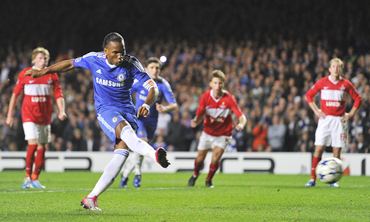 Didier Drogba scores a penalty against Spartak Moscow