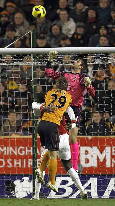 Arsenal's Manuel Almunia deflects a goal attempt from Wolverhampton Wanderers during their EPL match