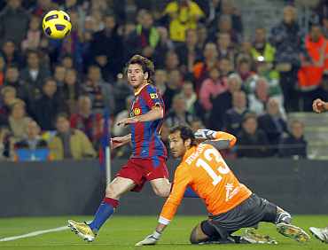 Lionel Messi scores past Villarreal's goalkeeper Lopez