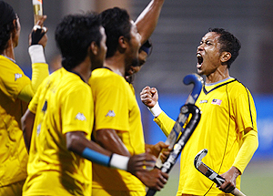Malaysia's Mohd Amin Rahim (right) celebrates after scoring against India during their men's hockey semi-final on Tuesday