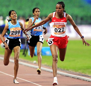 Bahrain's Mimi Belete Gebregeiorges wins the women's 5000m final ahead of India's Preeja Sreedharan (left) and Kavita Raut