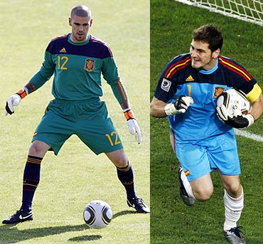 Victor Valdes (left) and Iker Casillas