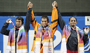 Amirul Hamizan Ibrahi (centre) with Sukhen Dey (left) and VS Rao