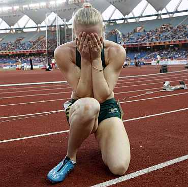 Sally Pearson reacts after losing her 100m gold medal