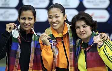 Malaysia's Ng Pei Chin Bibiana (centre) poses with India's silver medallist Heena Sidhu (left) and Australia's bronze medallist Dina Aspandiyarova after winning the women's singles 10m air pistol shooting finals on Wednesday