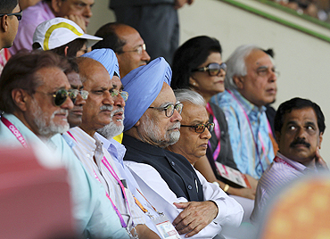 Prime Minister Manmohan Singh (centre) watches the men's field hockey final