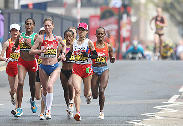Russia's Liliya Shobukhova (3rd from left) leads the pack during the final stages of the women's London marathon on April 25.