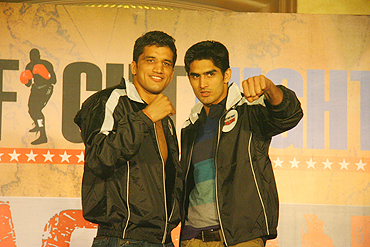Boxers Dinesh Kumar (left) and Vijender Kumar