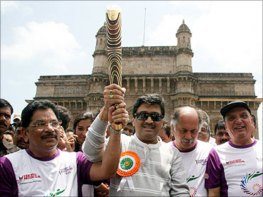 Mumbai welcomes queens baton relay