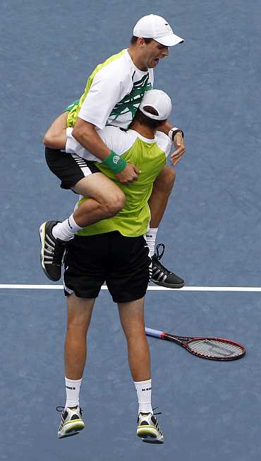 Bryan Brothers celebrate after winning US Open doubles title