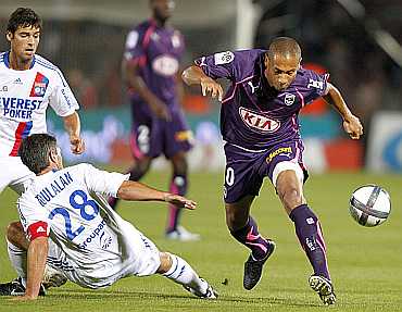 Bordeaux Jussie fights for the ball during his match against Lyon