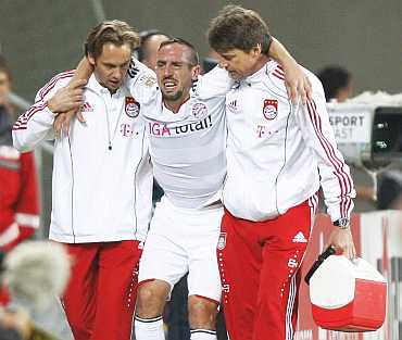 Franck Ribery taken off the field after he was imjured
