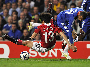 Manchester United's Park Ji-Sung is tackled by Chelsea's Ashley Cole (right)