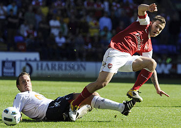 Bolton Wanderers' Kevin Davies (left) challenges Arsenal's Jack Wilshere
