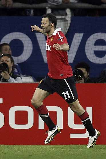 Ryan Giggs celebrates after scoring against Schalke 04