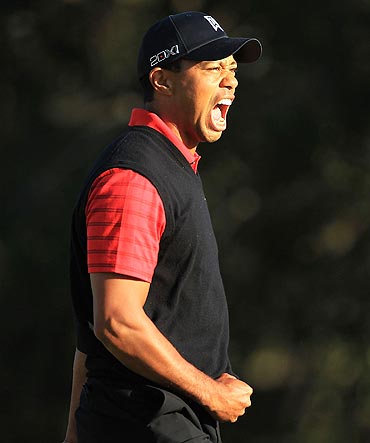 Tiger Woods celebrates his birdie putt on the 18th green to win the Chevron World Challenge