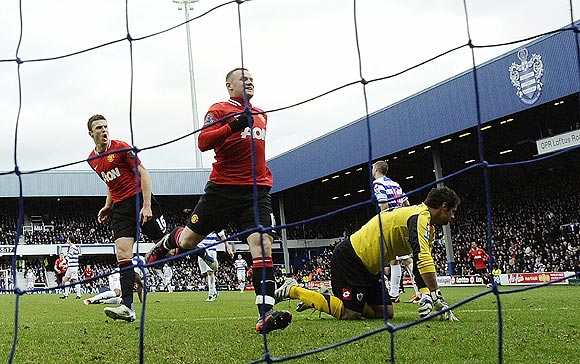 Manchester United's Michael Carrick (left) celebrates after scoring past Queens Park Rangers' goalkeeper Radek Cerny