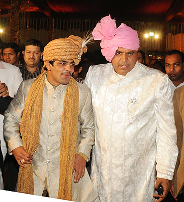 Sushil with guru turned father-in-law Satpal