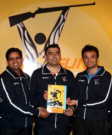 Gagan Narang (centre) with with Ronak Pandit (left) and Pawan Singh