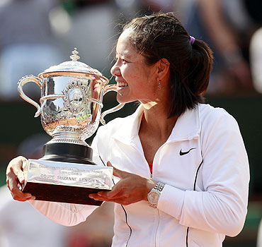 Li Na of China poses with the trophy after winning her women's final against Francesca Schiavone of Italy at the French Open on Saturday