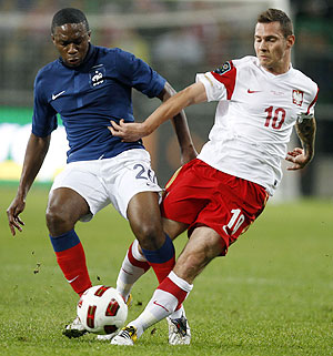 Poland's Ludovic Obraniak (right) and France's Charles N'Zogbia vie for possession during their international friendly against Poland in Warsaw on Thursday