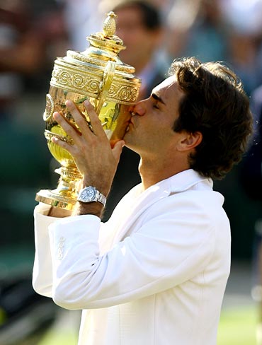 Roger Federer celebrates after winning the 2007 Wimbledon title