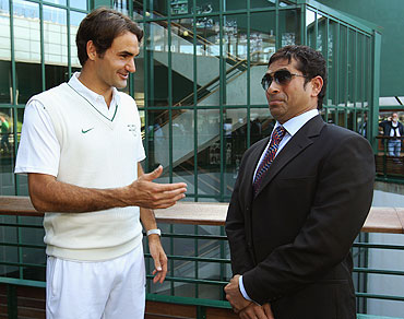 Roger Federer chats with Sachin Tendulkar