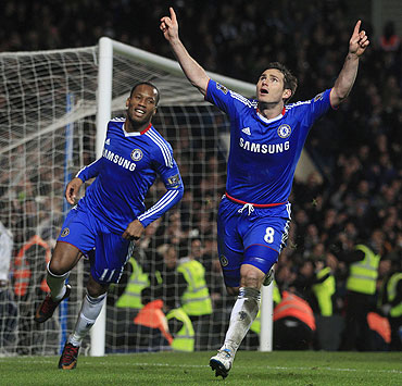 Chelsea's Frank Lampard (right) celebrates after scoring a penalty against Manchester United