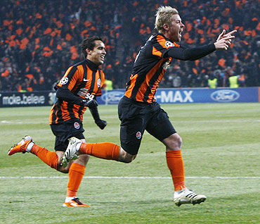Shakhtar Donetsk's Tomas Hubschman (right) celebrates after scoring against AS Roma