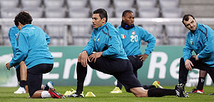 Inter Miln players warm up during a training session in Munich on Monday