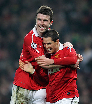 Javier Hernandez (right) of Manchester United celebrates with teammate Michael Carrick