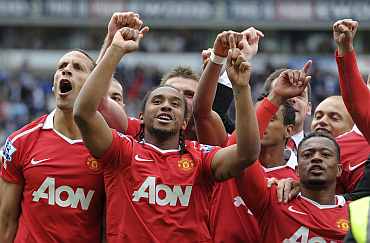 Manchester United players celebrate after winning the EPL title