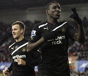 Newcastle United's Demba Ba (right) celebrates with teammate Ryan Taylor (left) after scoring against Stoke City