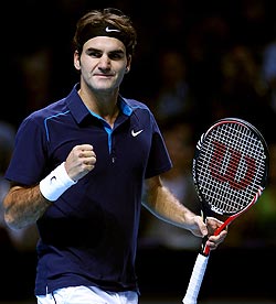 Roger Federer celebrates after defeating Joe-Wilfred-Tsonga
