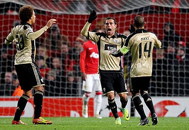 Bruno Cesar (centre) of Benfica celebrates after team-mate Pablo Aimar scored their second goal against Manchester United