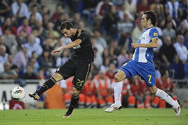 Gonzalo Higuain of Real Madrid CF (left)