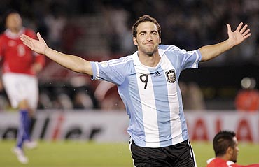 Argentina's Gonzalo Higuain celebrates after scoring against Chile