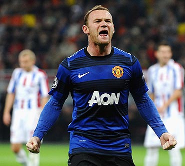 Wayne Rooney celebrates after scoring from the spot against Otelul Galati