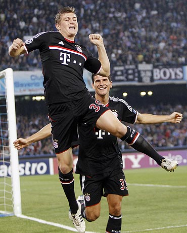 Bayern Munich's Tony Kroos (left) celebrates after scoring against Napoli