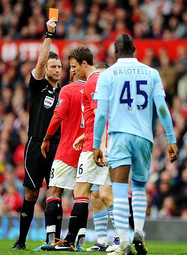 Jonny Evans recieves a red card during his game against Manchester City