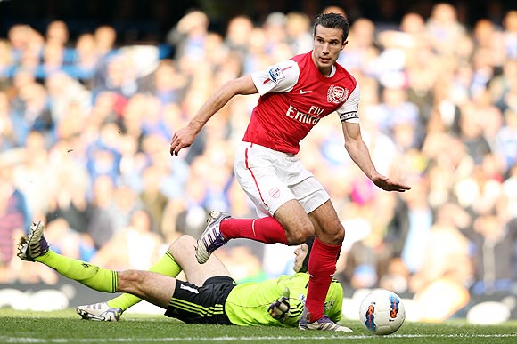 Robin van Persie goes past Chelsea goalkeeper Petr Cech to score Arsenal's fourth goal