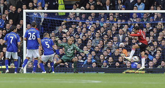 Manchester United's Javier Hernandez (right) shoots to score against Everton