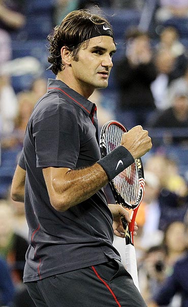Roger Federer celebrates after beating Jo-Wilfried Tsonga