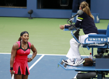 Serena Williams argues with chair umpire Eva Asderaki